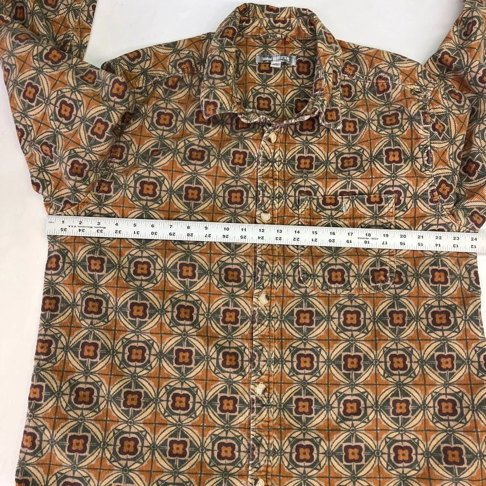 Urban Outfitters‎ Mens Corduroy Geometric Medallion Print Shirt Brown Tan Large